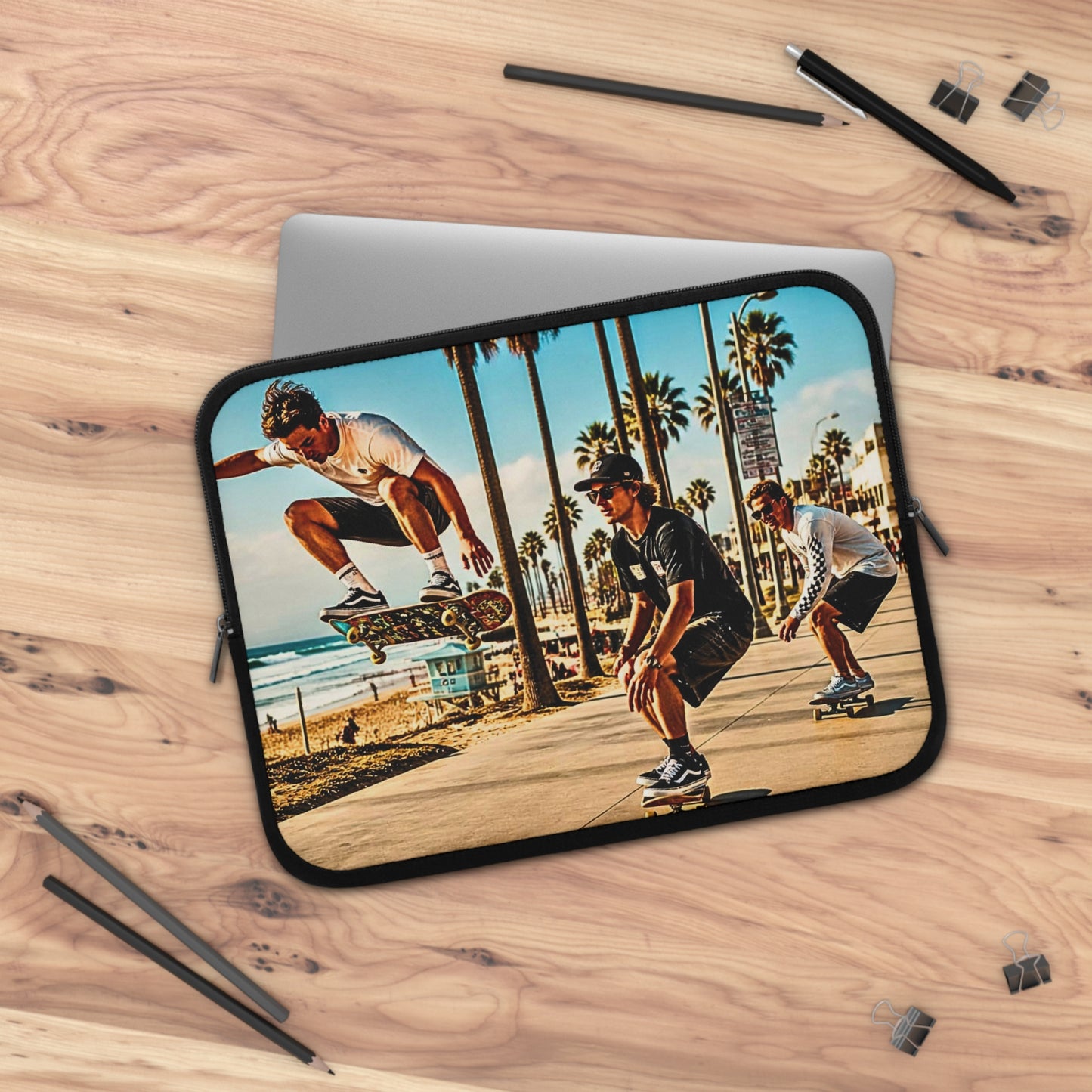 Skateboarders at Venice Beach Laptop Sleeve — Vintage Surf Skateboard Design