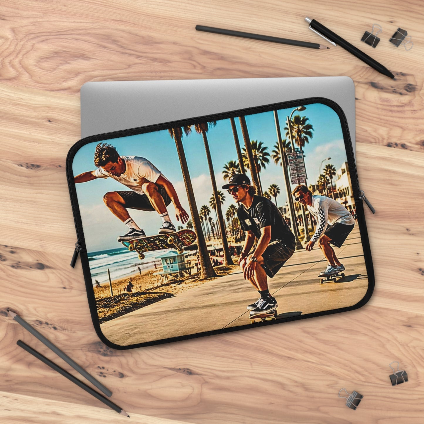 Skateboarders at Venice Beach Laptop Sleeve — Vintage Surf Skateboard Design